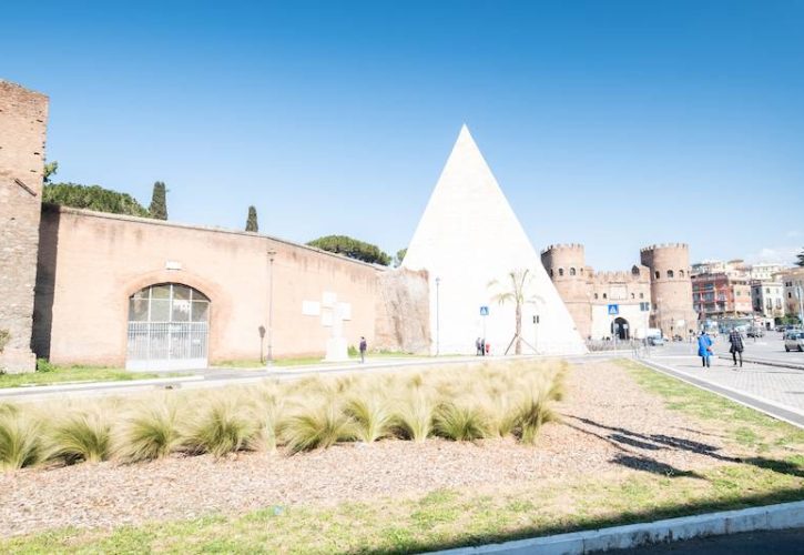 Piramide Cestia a Roma: un mistero millenario nel cuore della città