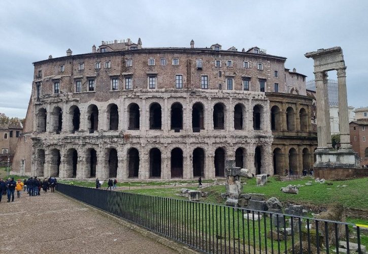 Teatro di Marcello a Roma: Magnificenza e Storia nell’Impero Romano