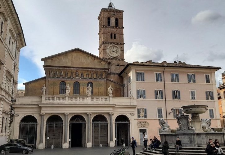 Visita alla Basilica di Santa Maria in Trastevere: Tesoro Artistico di Roma